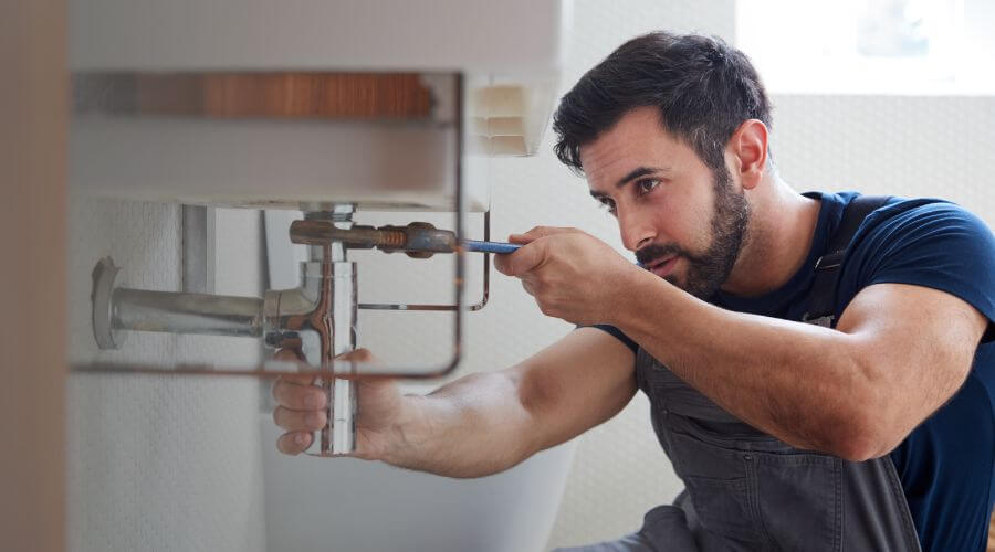 Water heater thermostat replacement in Clinton, IN
